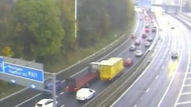 Traffic on the M621