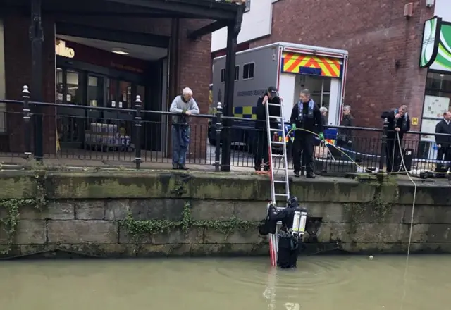 Lincolnshire Police underwater divers