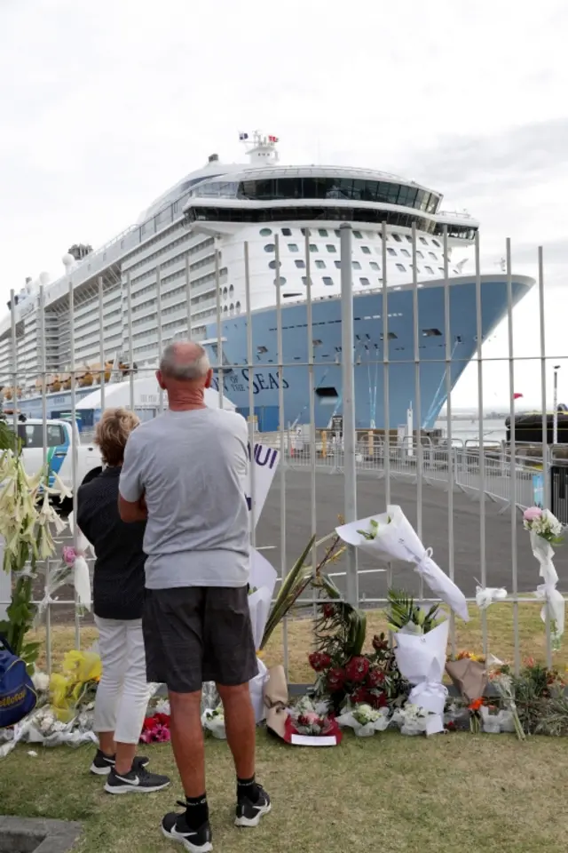 Tributes near cruise ship