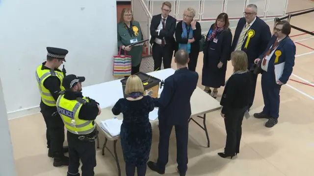Police at count in Paisley