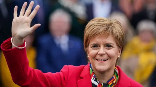 First Minister Nicola Sturgeon will tell MSPs there is growing support for an independence referendum