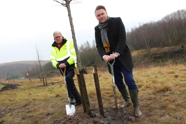 Councillor John Clarke and Councillor Michael Payne plant a tree at Gedling Country Park