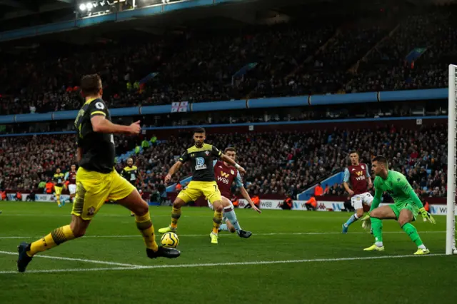 Shane Long has a chance to score