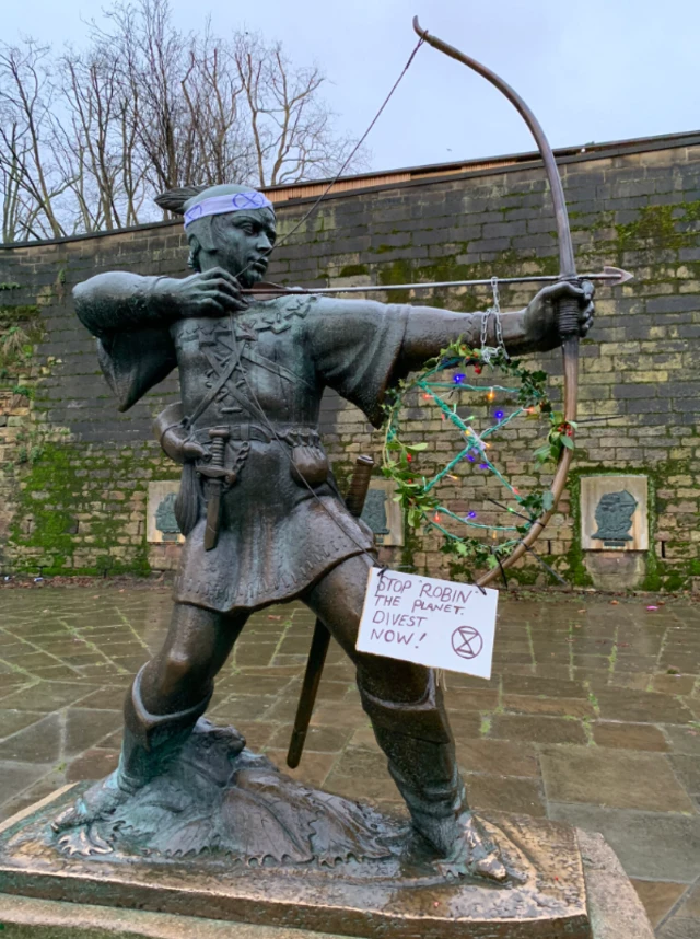 Robin Hood statue