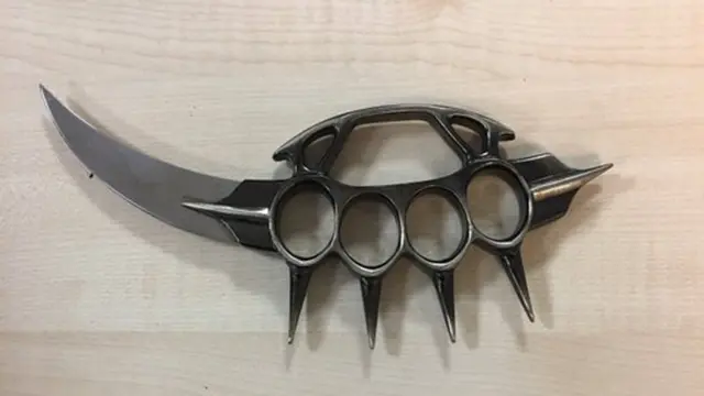 Knuckle duster