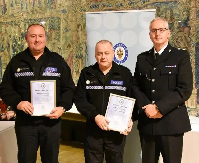 Sgt Dave Stevens (left) and PC Steven Doherty receive their commendation from Coventry Police Commander Mike O'Hara