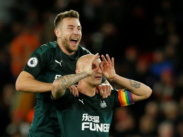 ewcastle United's Jonjo Shelvey celebrates scoring their second goal with Paul Dummett