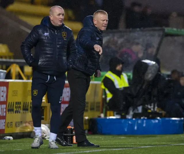 Livingston boss Gary Holt (right)