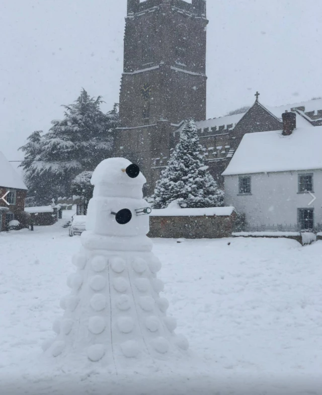 A snow Dalek