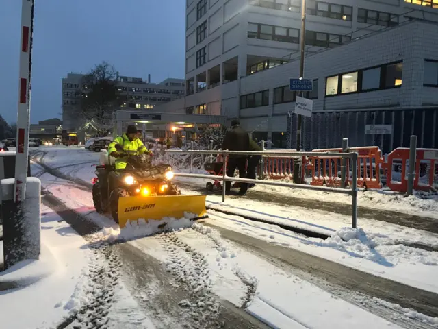 Snow clearance at JR hospital