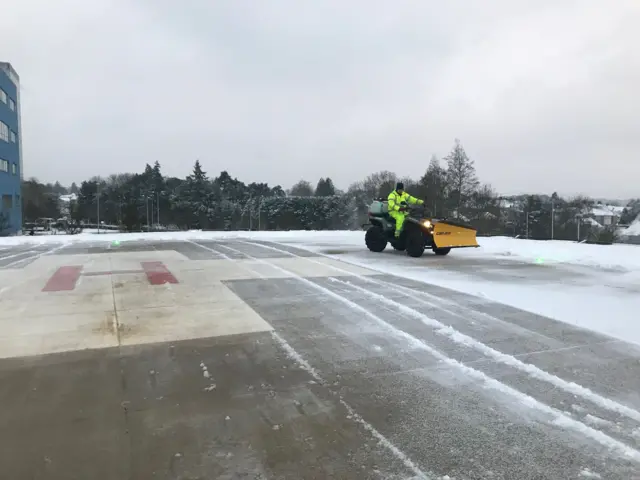 Snow clearance at Oxford hospital