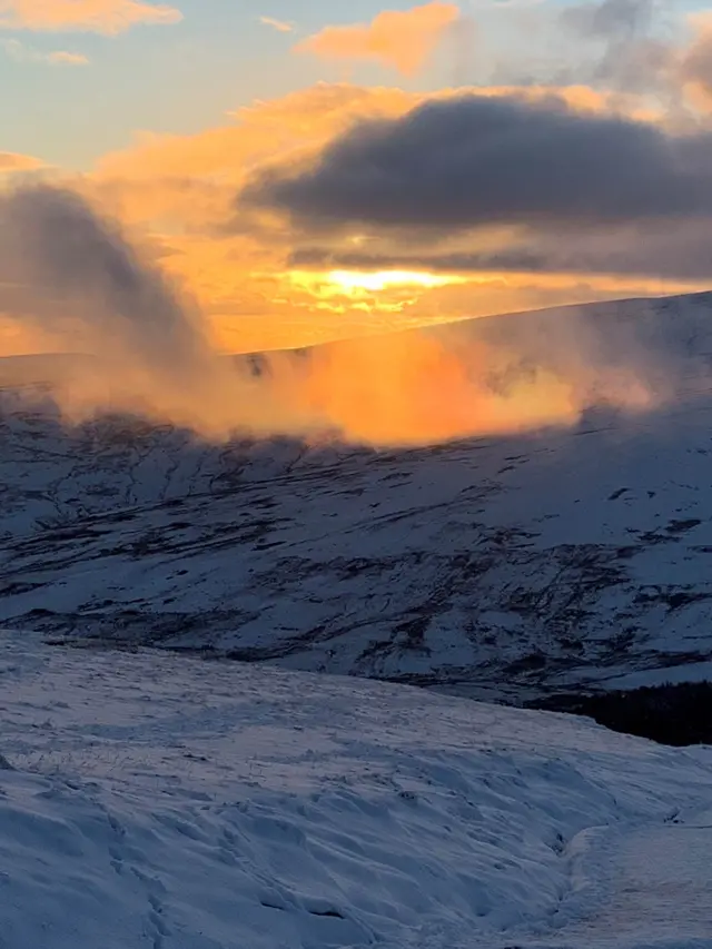 Snow near Penyfan, Brecon Beacons