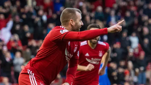 Aberdeen's Niall McGinn celebrates