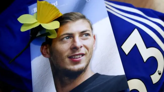 Emiliano Sala picture with daffodil and Cardiff kit