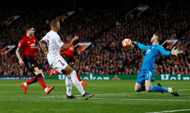 David de Gea saves from Kylian Mbappe