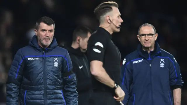 Roy Keane and Martin O'Neill remonstrate with officials