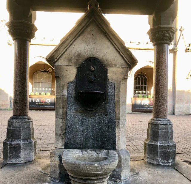 Water fountain