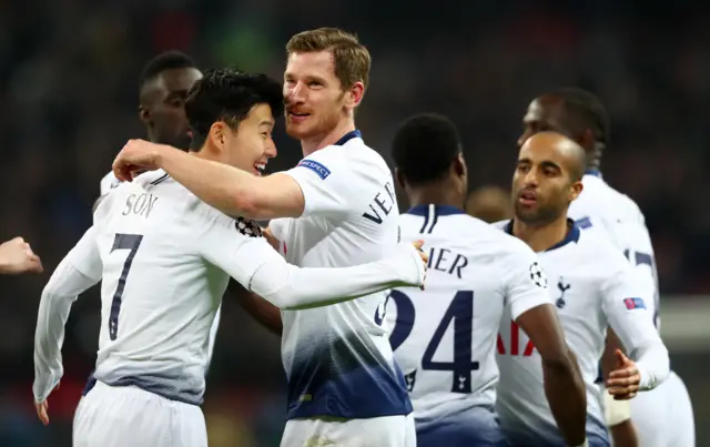 Tottenham players celebrate