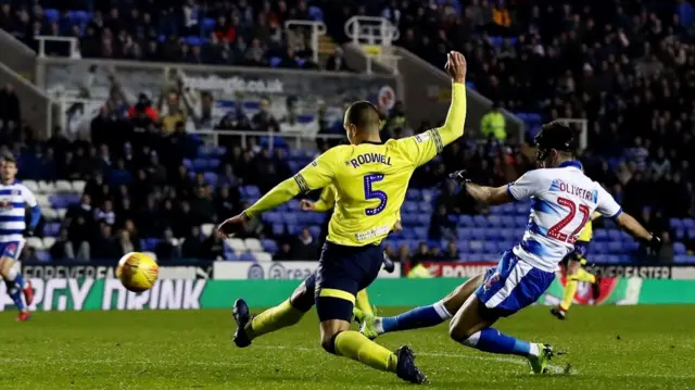 Nelson Oliveira scores