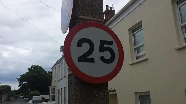 25mph sign