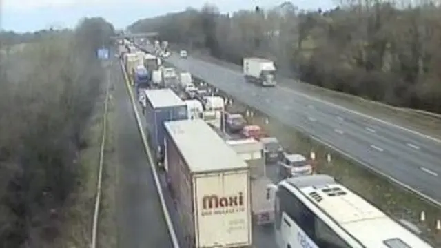 Queuing traffic on the northbound side just before J16