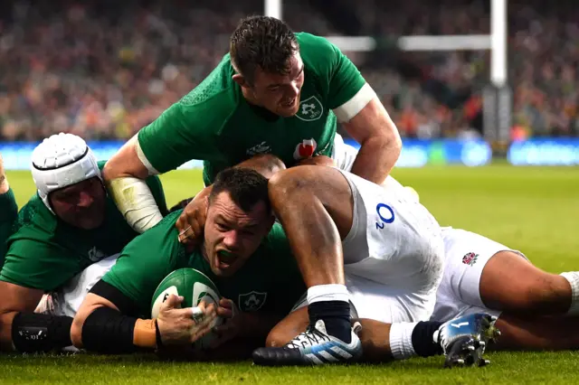 Cian Healy scores