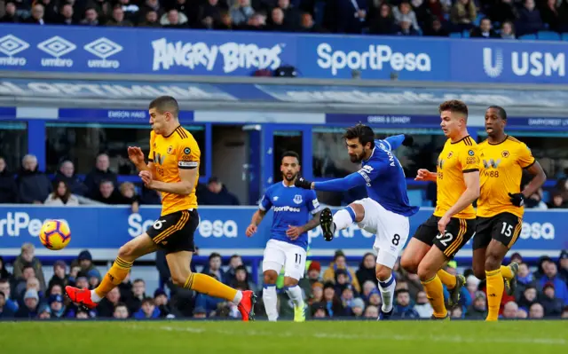 Andre Gomes scores