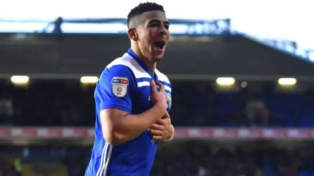 Che Adams celebrates scoring a penalty