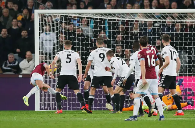 Javier Hernandez scores