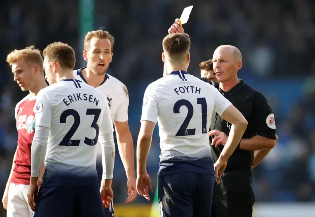 Juan Foyth yellow card