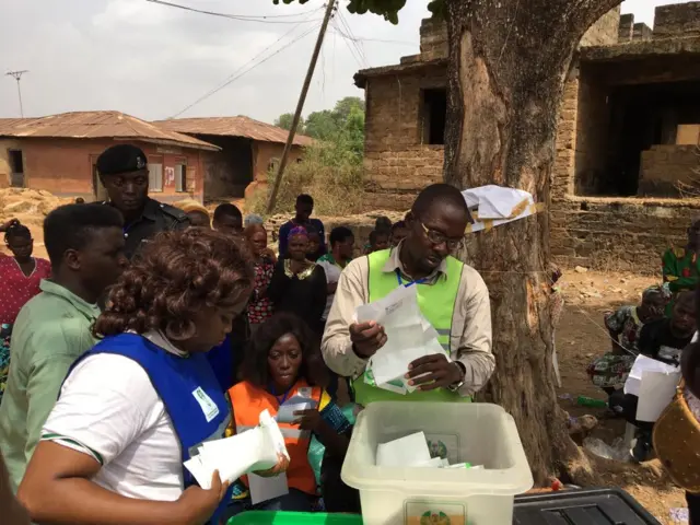 Sorting ballot papers