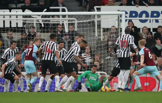 Dubravka saves