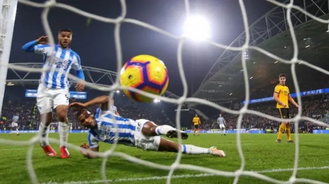 Steve Mounie of Huddersfield Town (24) scores his team"s first goal