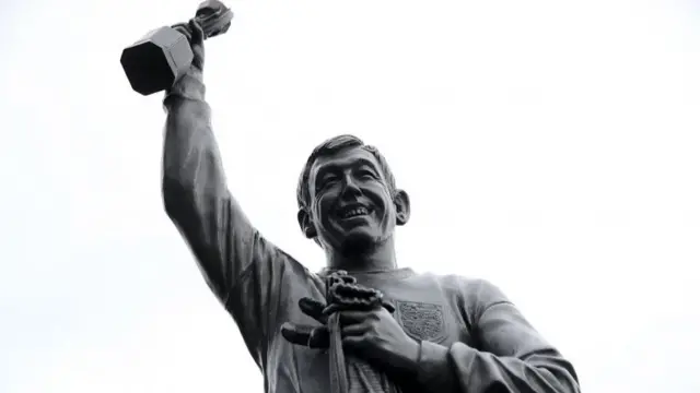 Statue of Gordon Banks at The Bet365 Stadium