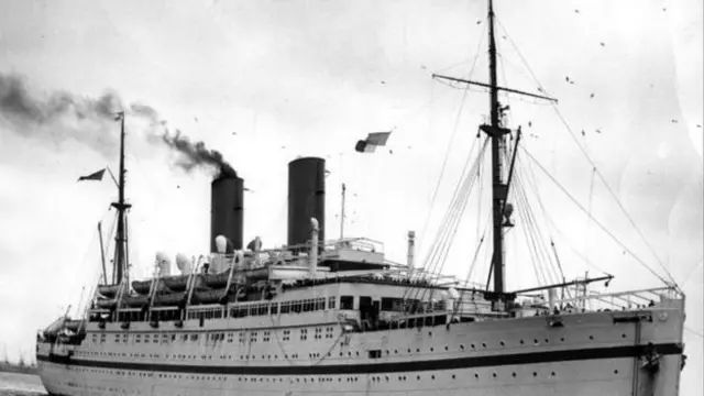 Windrush ship arriving in Britain