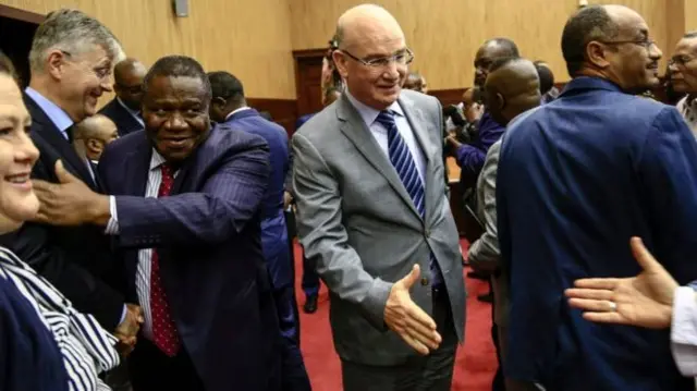 African Union commissioner Smail Chergui (c) helped broker the talks in Khartoum