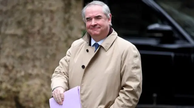 Y Twrnai Cyffredinol, Geoffrey Cox