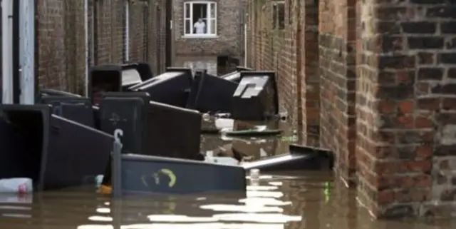 Floating bins