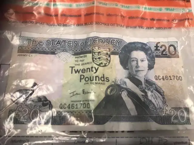 counterfeit note