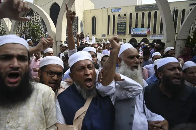 Bangladeshi Muslims protesting after Friday prayers in Dhaka