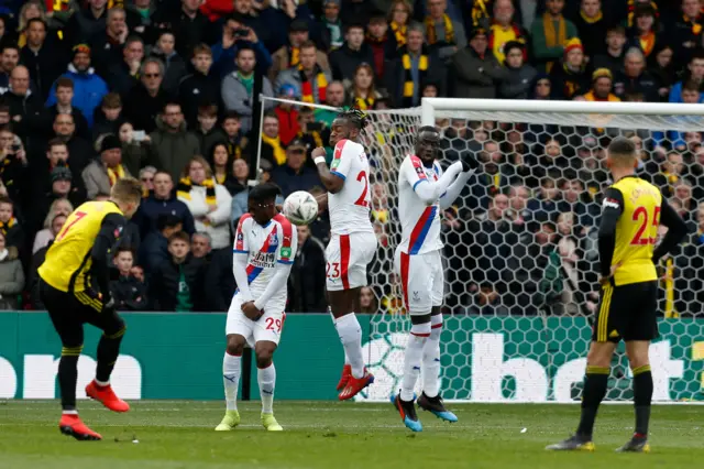 Gerard Deulofeu free kick