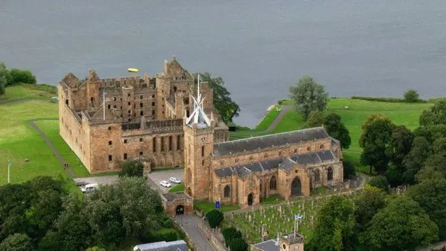 Linlithgow Palace and St Michael's Kirk