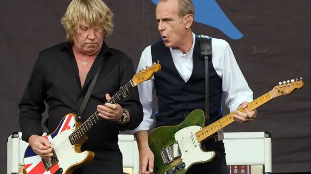 Rick Parfitt (l) and Francis Rossi