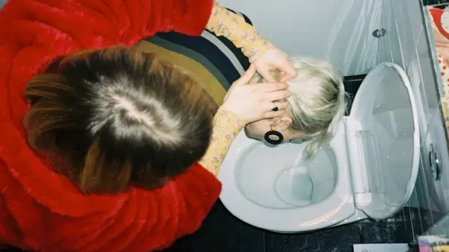 Scene in toilet