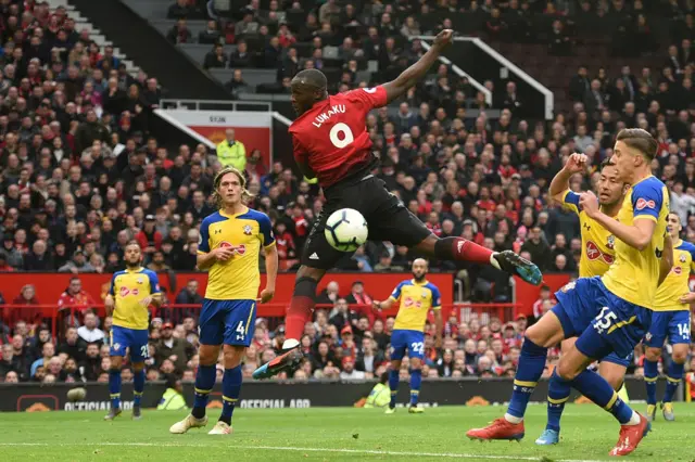Romelu Lukaku header