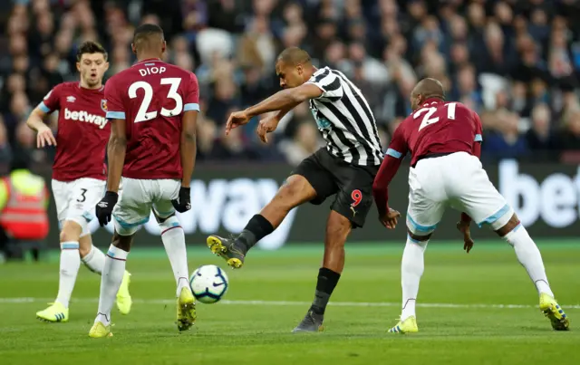 Rondon shoots