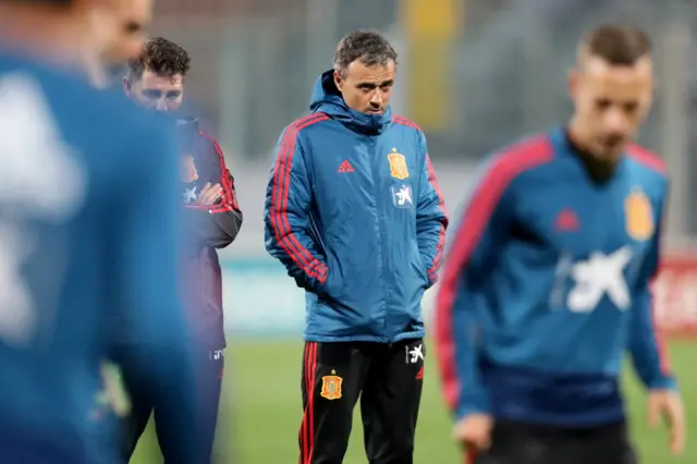 Luis Enrique watches Spain training