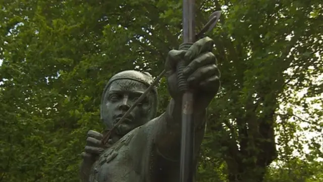 Robin Hood statue