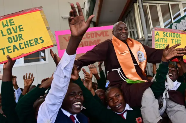 Peter Tabichi being welcomed by students