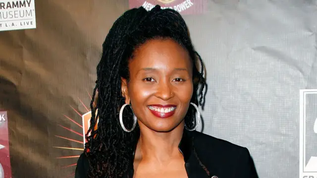 Dee Barnes